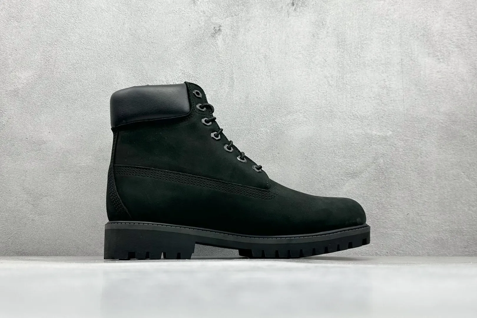 🐲💰 760 terminal store Top chip Timberland/Timberland outdoor mid-cut casual rhubarb boots series Guangdong factory quality Original box original packaging The fabric is made of Italian 🇮🇹 top frosted fine-grained cowhide with anti-odor and anti-corrosion genuine leather latex insoles to give you a perfect wearing experience High-quality and durable A must-have for sportsmen Specially designed to treat those who are not handsome High-quality feet feel first-class Size: 39.5-45 (leather shoe size)
